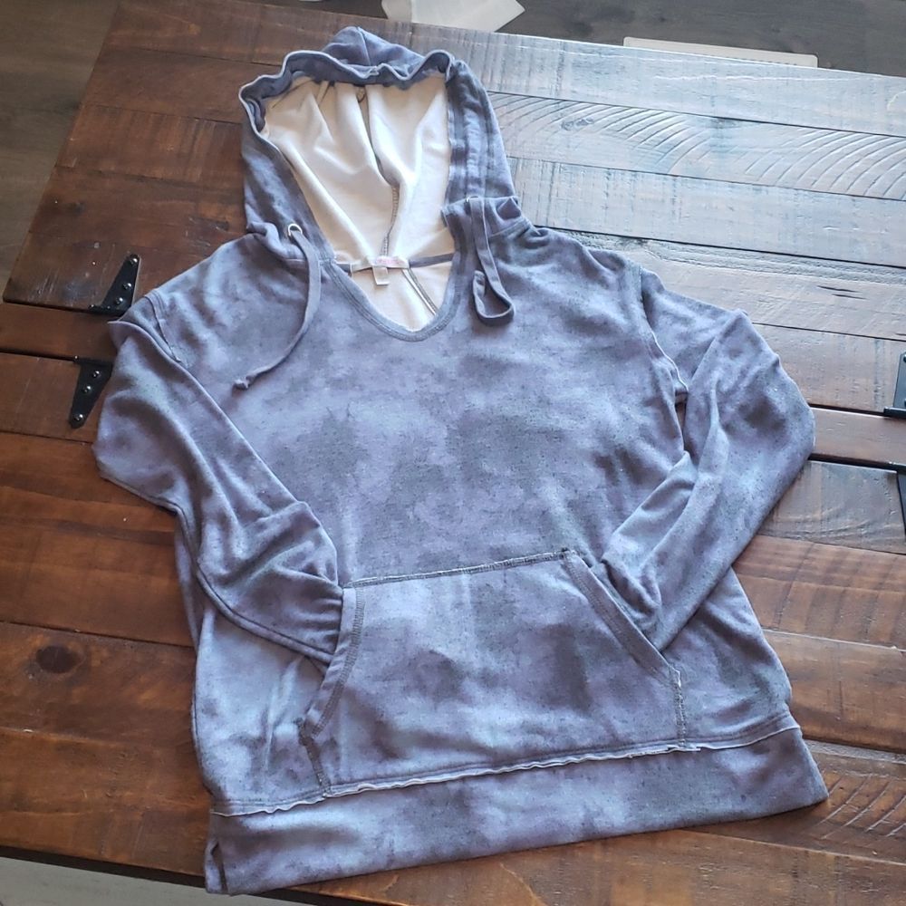 Thin sweatshirt